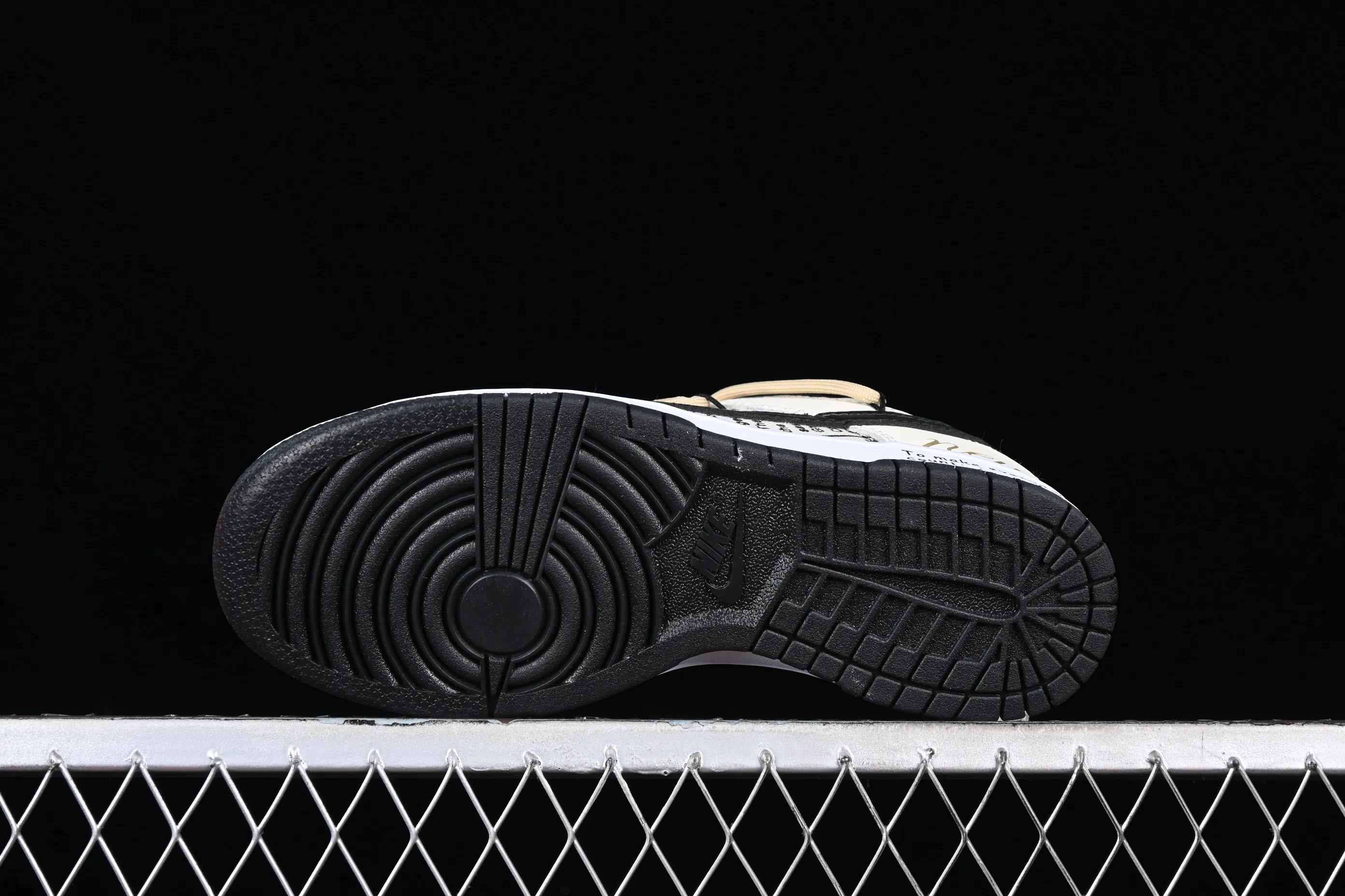All categories Nk SB Dunk series Nk SB Dunk Low low-top sneakers Nk Dunk Low strap customization SB smashed backboard fashion casual sneakers DV0831-002